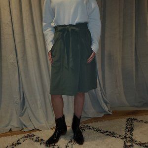 Banana Republic stretchy knee length skirt WITH POCKETS